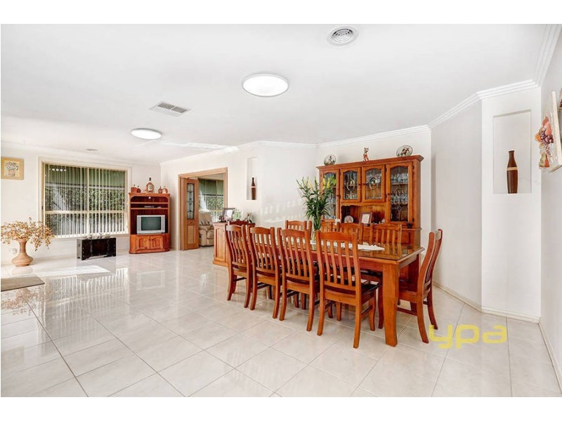 5 Edward Court, Taylors Hill VIC 3037