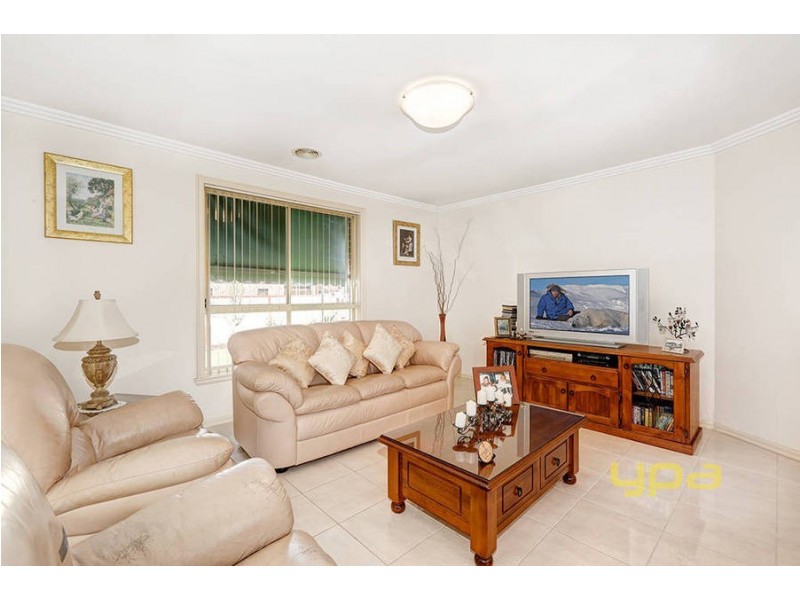 5 Edward Court, Taylors Hill VIC 3037