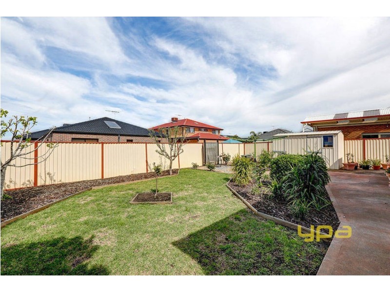 5 Edward Court, Taylors Hill VIC 3037