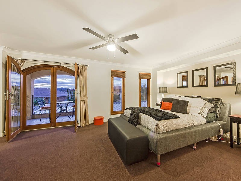 38 Nicholson Terrace, Taylors Hill VIC 3037