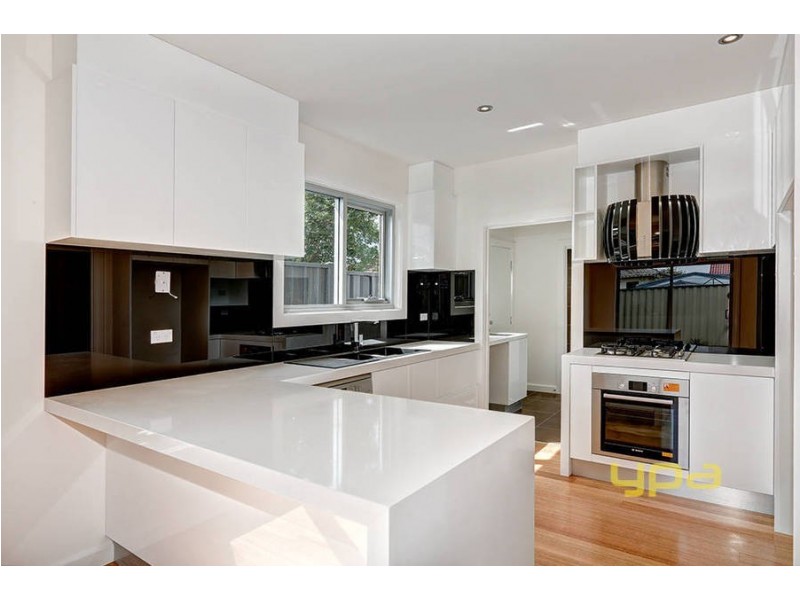 2/53 Errington Road, St Albans VIC 3021