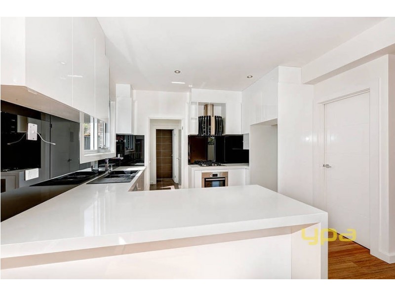 2/53 Errington Road, St Albans VIC 3021