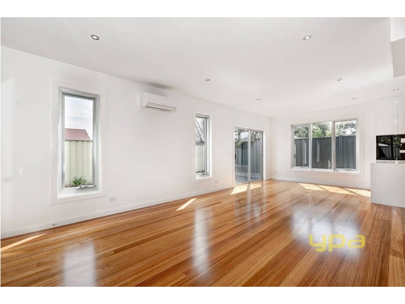 2/53 Errington Road, St Albans VIC 3021