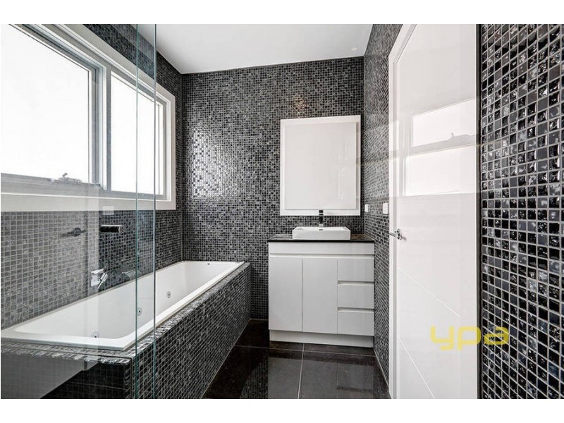 2/53 Errington Road, St Albans VIC 3021