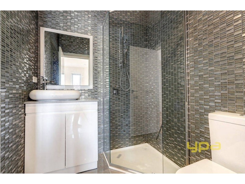 2/53 Errington Road, St Albans VIC 3021