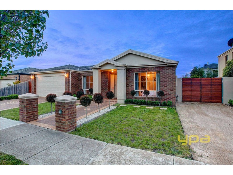 12 Flagstaff Lane, Taylors Hill VIC 3037