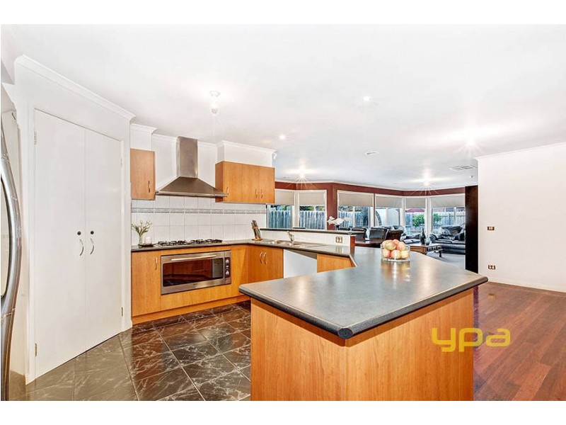 12 Flagstaff Lane, Taylors Hill VIC 3037
