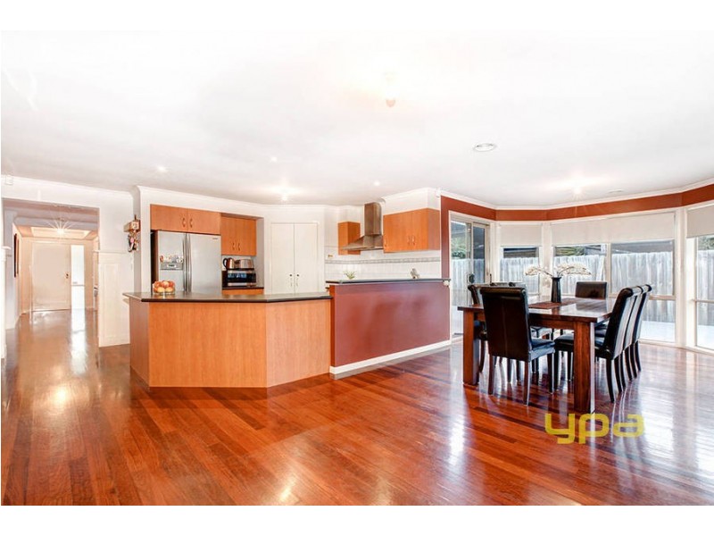 12 Flagstaff Lane, Taylors Hill VIC 3037