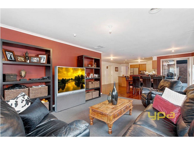 12 Flagstaff Lane, Taylors Hill VIC 3037