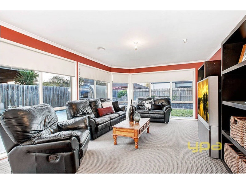 12 Flagstaff Lane, Taylors Hill VIC 3037