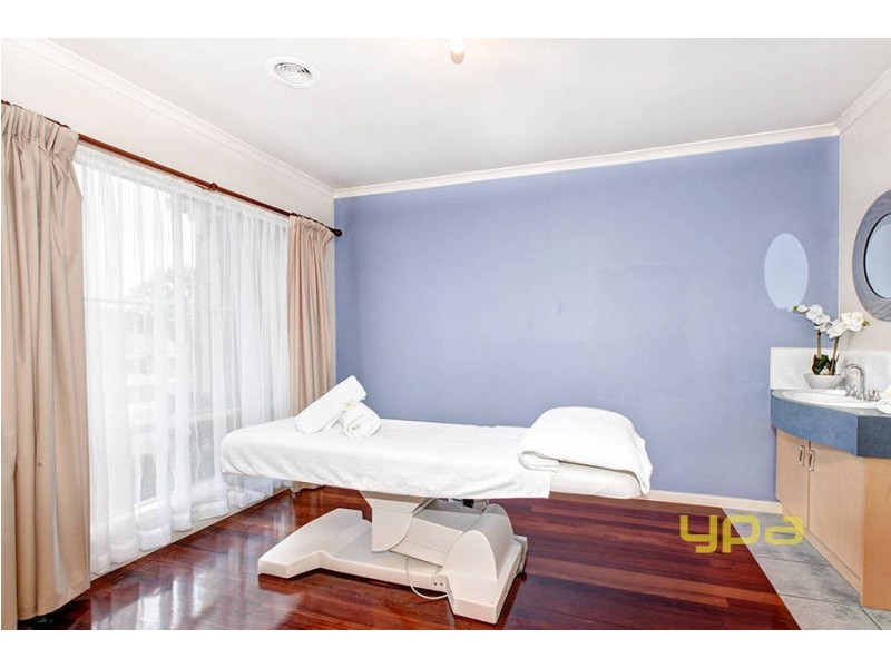 12 Flagstaff Lane, Taylors Hill VIC 3037