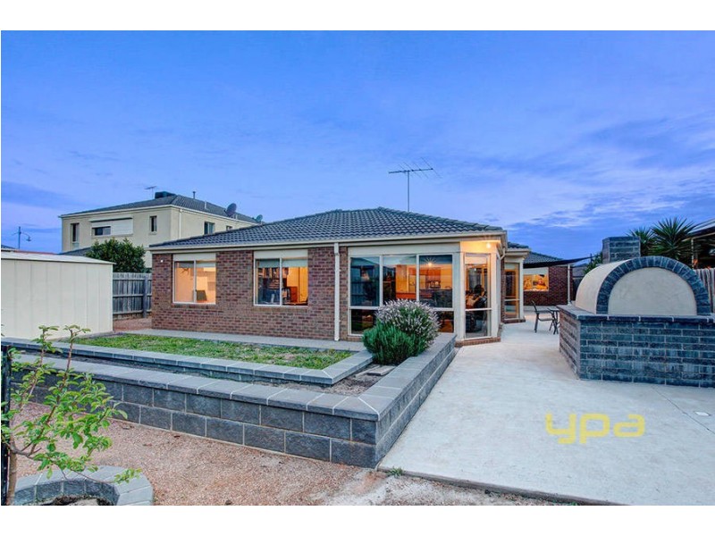 12 Flagstaff Lane, Taylors Hill VIC 3037