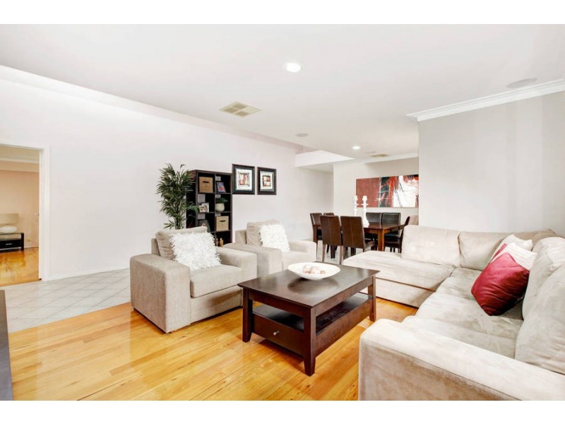 52 Wattle Valley Drive, Hillside VIC 3037