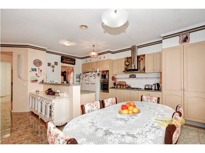 4 Daws Court, Taylors Lakes VIC 3038