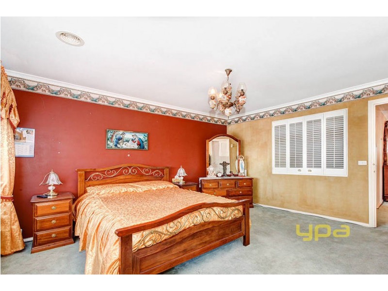 4 Daws Court, Taylors Lakes VIC 3038