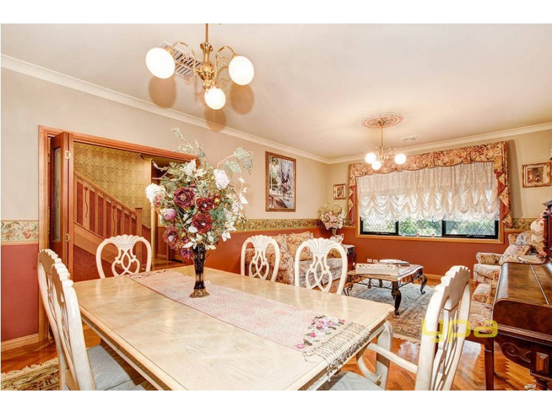 5 Martens Court, Taylors Lakes VIC 3038