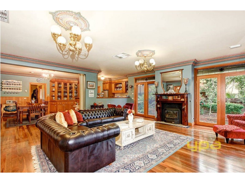 5 Martens Court, Taylors Lakes VIC 3038