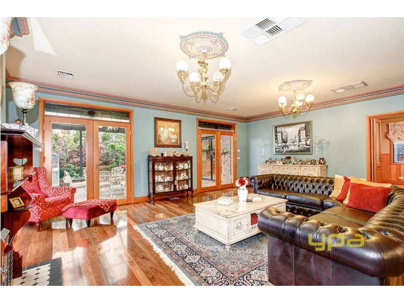 5 Martens Court, Taylors Lakes VIC 3038