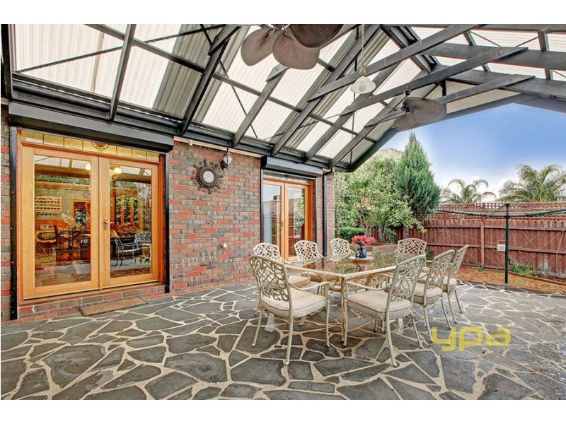 5 Martens Court, Taylors Lakes VIC 3038