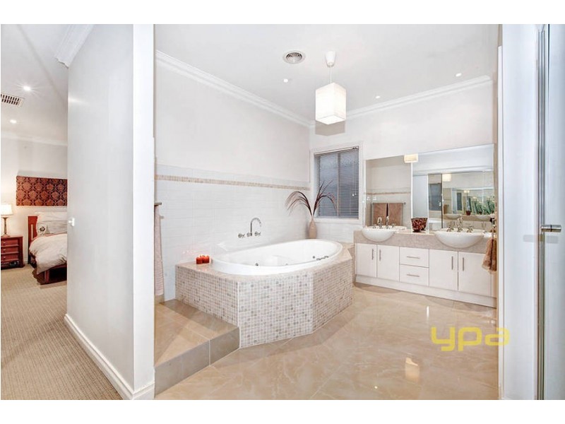 63 Banchory Avenue, Hillside VIC 3037