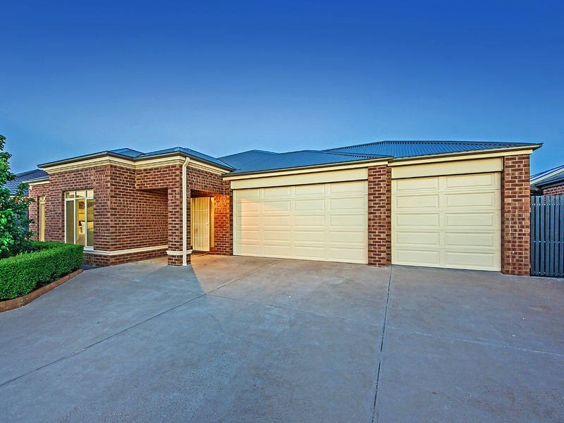 19 Wakefield Road, Taylors Hill VIC 3037