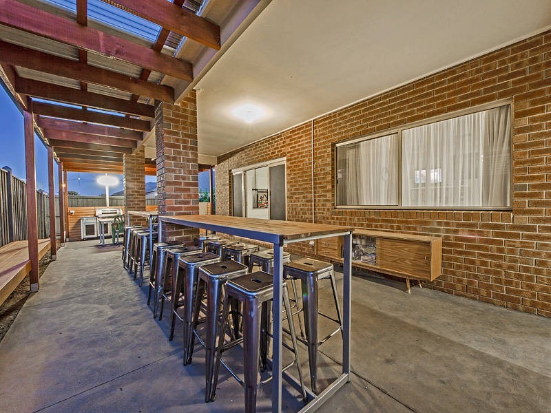 19 Wakefield Road, Taylors Hill VIC 3037