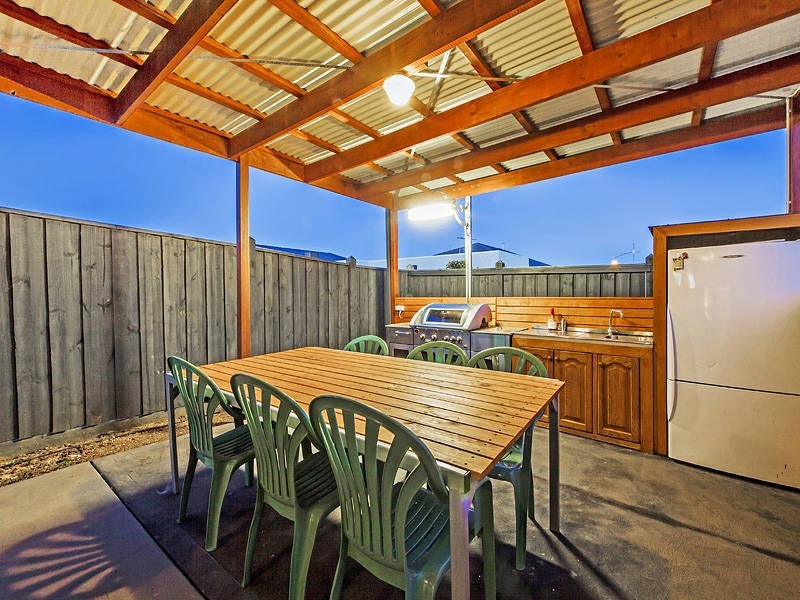 19 Wakefield Road, Taylors Hill VIC 3037