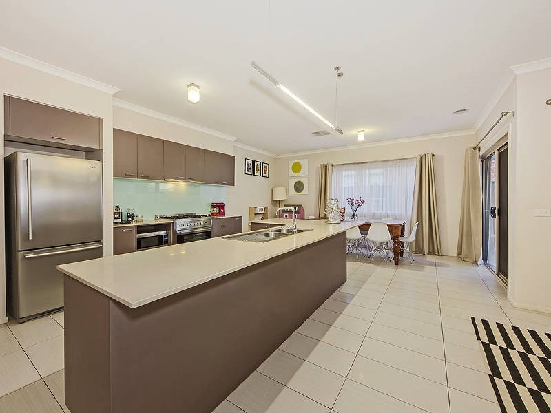 19 Wakefield Road, Taylors Hill VIC 3037