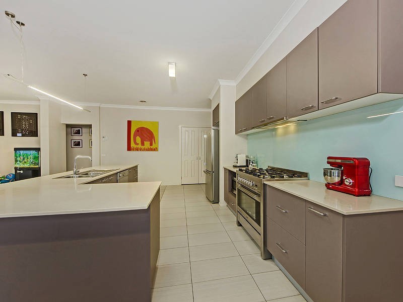 19 Wakefield Road, Taylors Hill VIC 3037