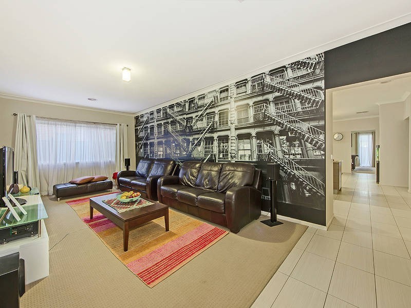 19 Wakefield Road, Taylors Hill VIC 3037