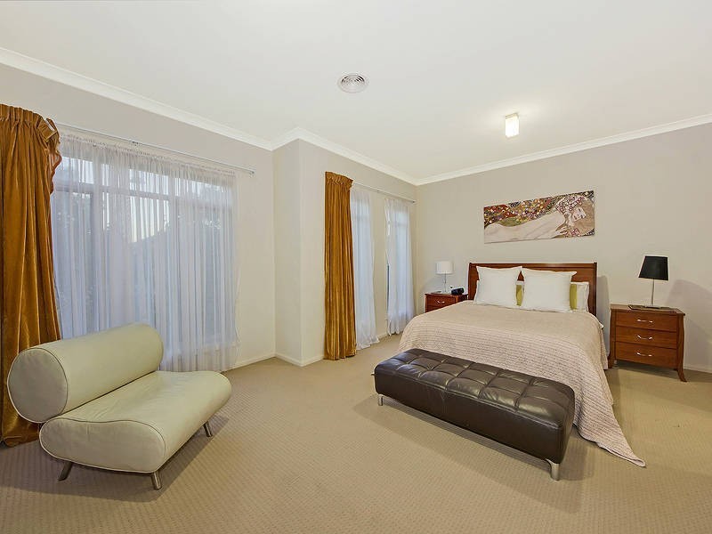 19 Wakefield Road, Taylors Hill VIC 3037