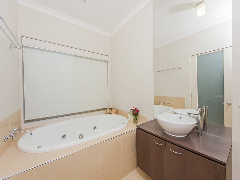 19 Wakefield Road, Taylors Hill VIC 3037