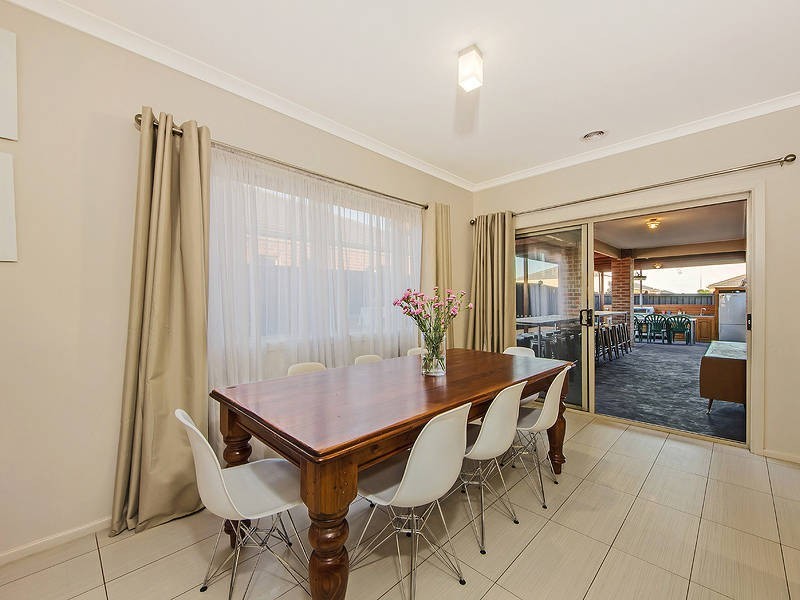 19 Wakefield Road, Taylors Hill VIC 3037