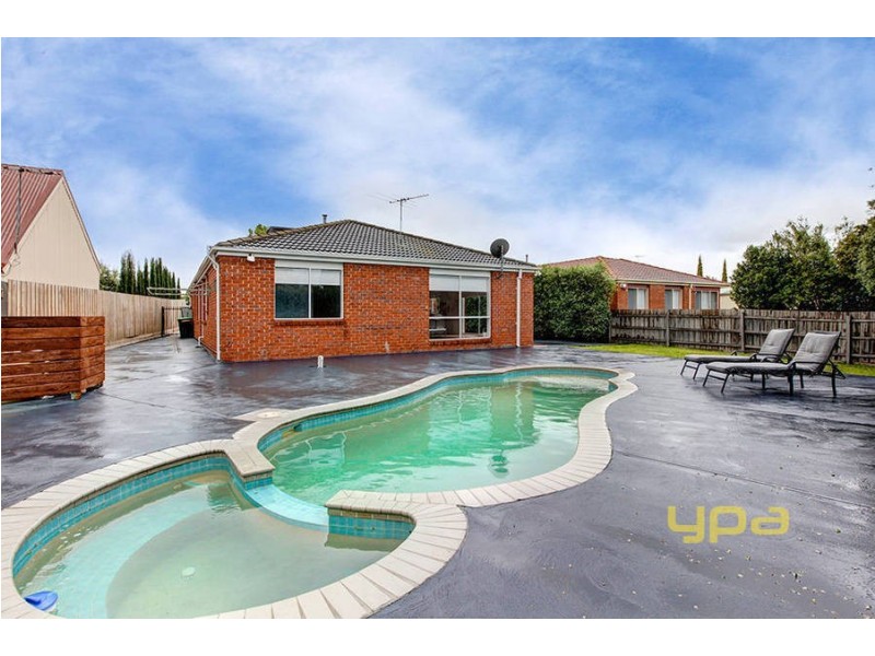 4 Park Road, Hillside VIC 3037