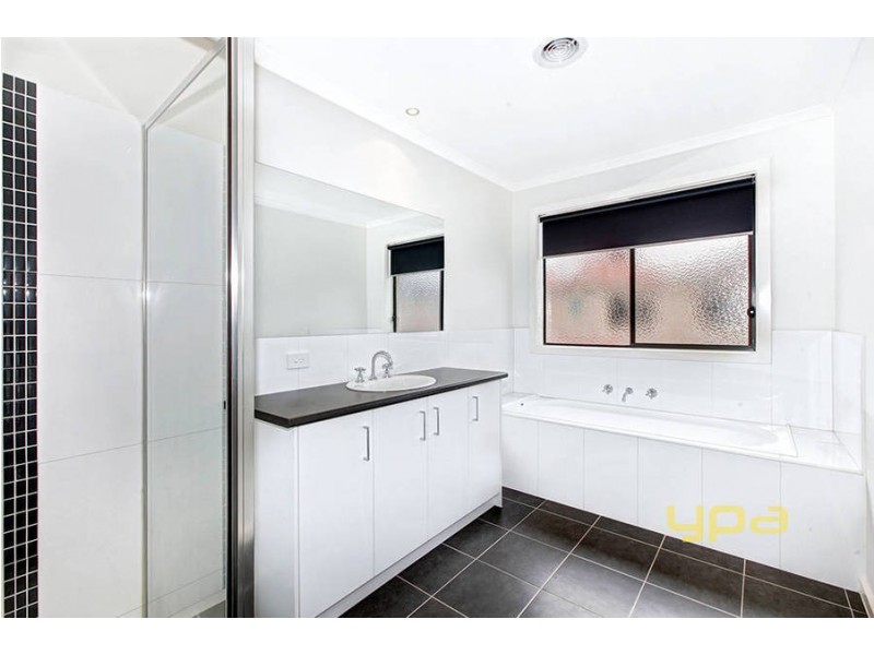 6 David Circuit, Hillside VIC 3037