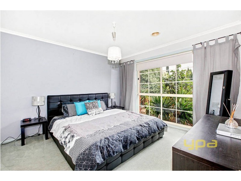 8 Tarquin Place, Hillside VIC 3037