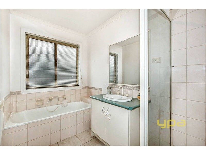 8 Tarquin Place, Hillside VIC 3037