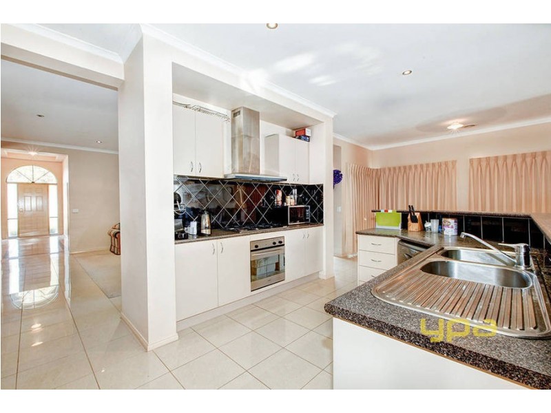 5 Cooks Way, Taylors Hill VIC 3037