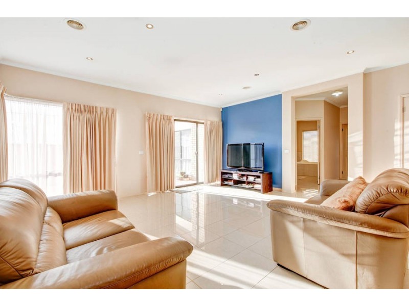 5 Cooks Way, Taylors Hill VIC 3037