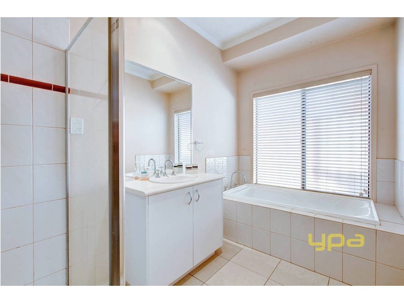 5 Cooks Way, Taylors Hill VIC 3037