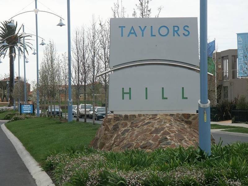 6 Druitt Place, Taylors Hill VIC 3037