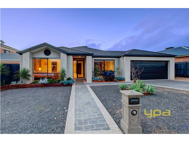 6 Vaucluse Blvd, Taylors Hill VIC 3037