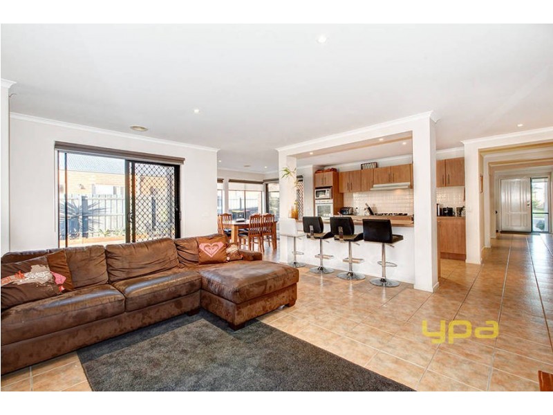 6 Vaucluse Blvd, Taylors Hill VIC 3037