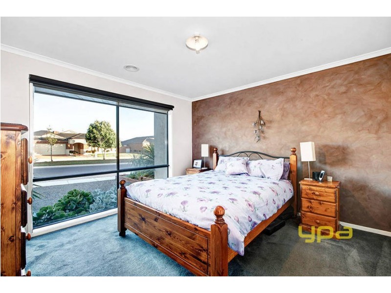 6 Vaucluse Blvd, Taylors Hill VIC 3037