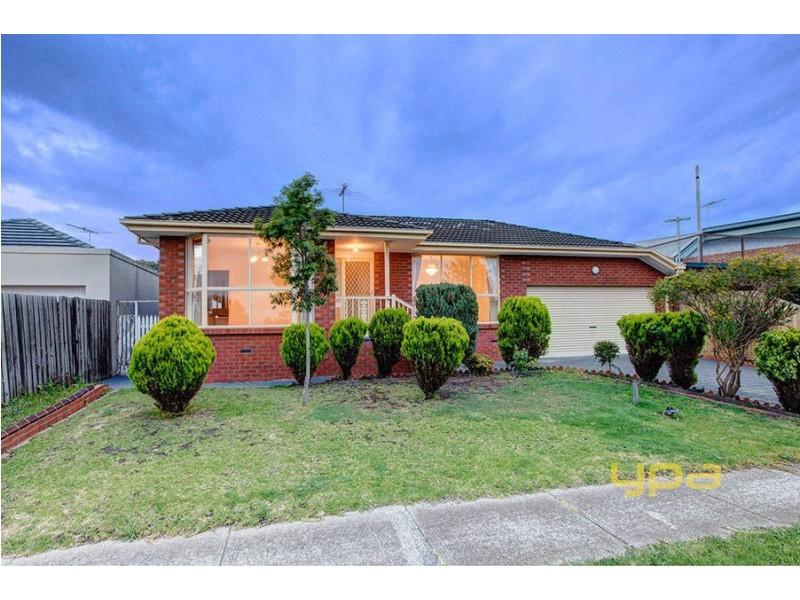 30 Messina Crescent, Taylors Lakes VIC 3038