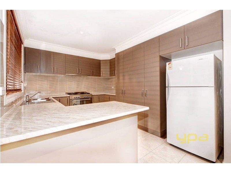 30 Messina Crescent, Taylors Lakes VIC 3038