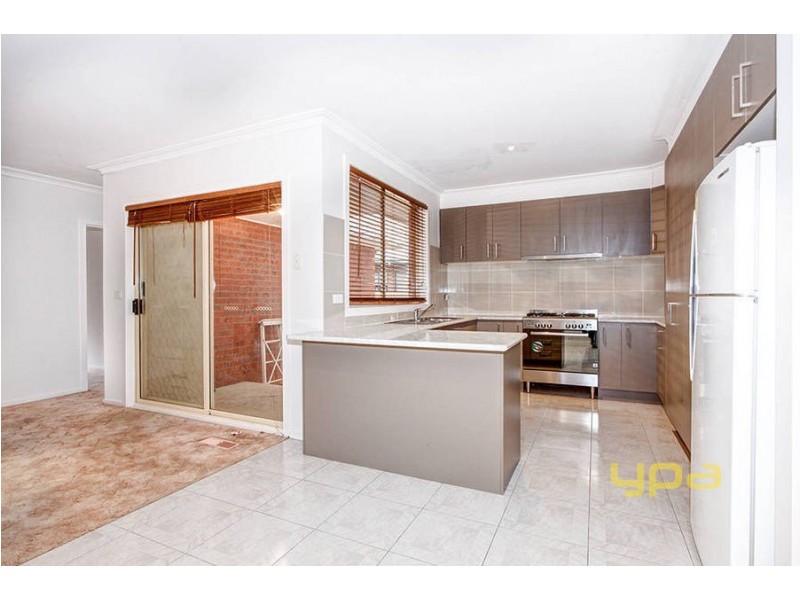 30 Messina Crescent, Taylors Lakes VIC 3038