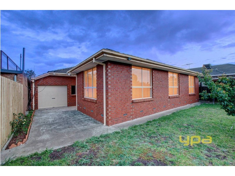 30 Messina Crescent, Taylors Lakes VIC 3038