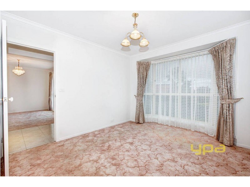 30 Messina Crescent, Taylors Lakes VIC 3038