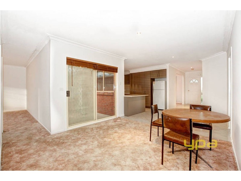 30 Messina Crescent, Taylors Lakes VIC 3038